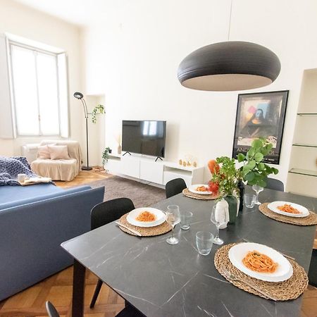 Luxury Apartment Near Duomo Italia 38 Милано Екстериор снимка