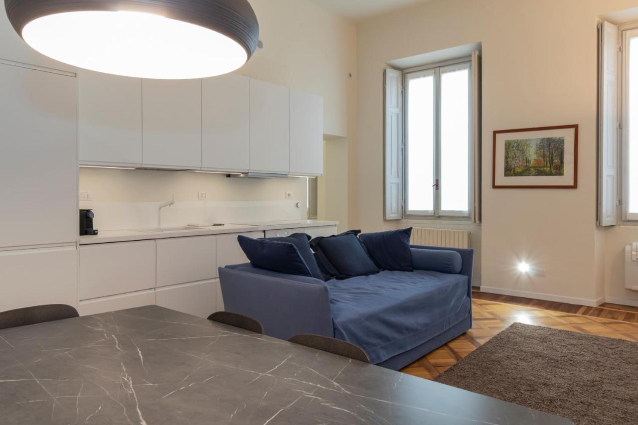 Luxury Apartment Near Duomo Italia 38 Милано Екстериор снимка