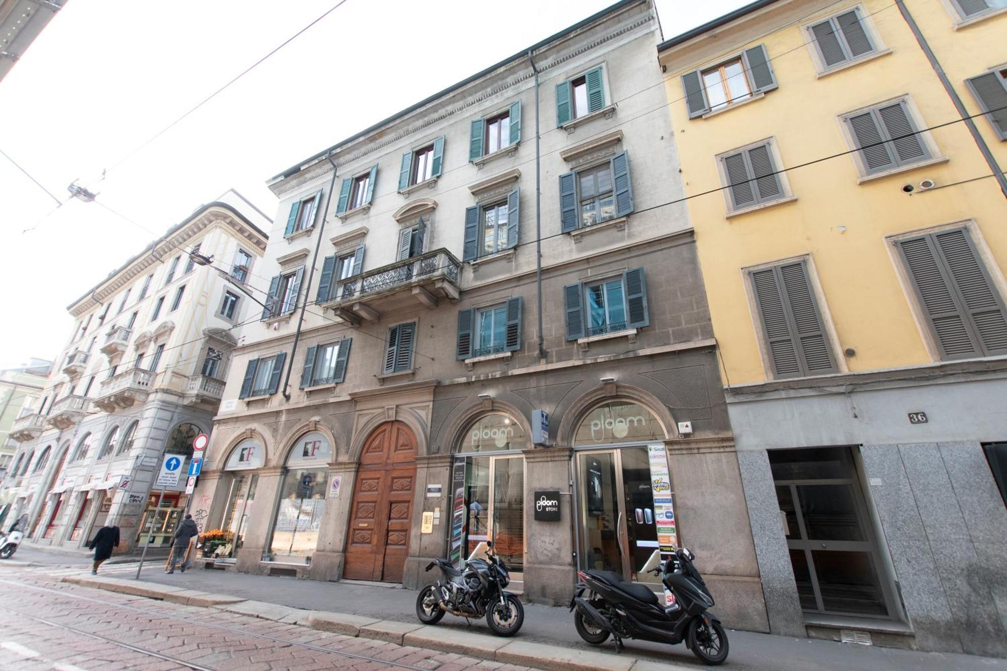 Luxury Apartment Near Duomo Italia 38 Милано Екстериор снимка
