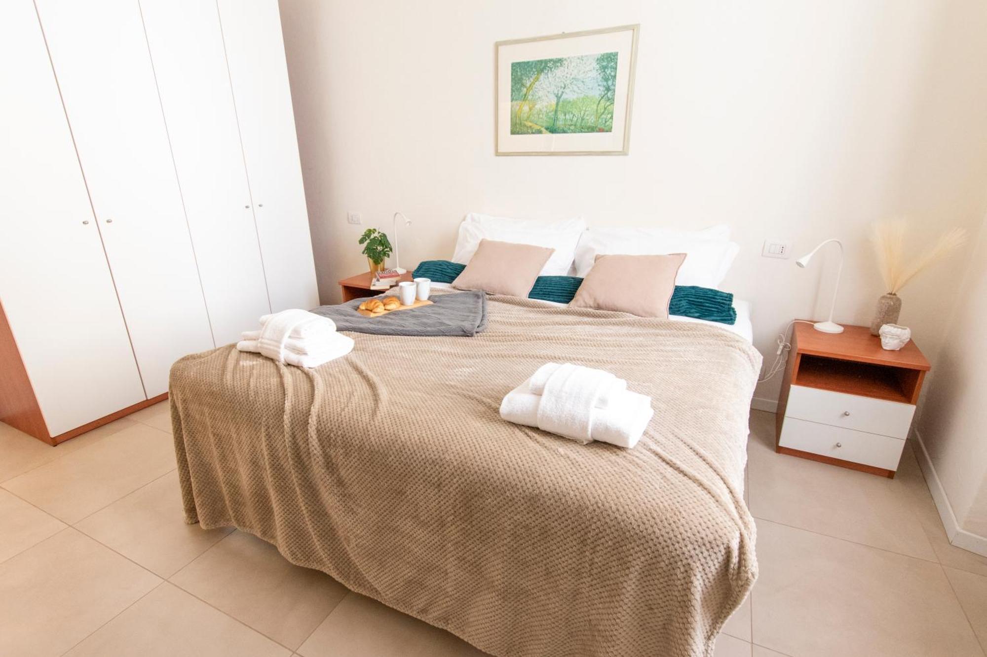 Luxury Apartment Near Duomo Italia 38 Милано Екстериор снимка