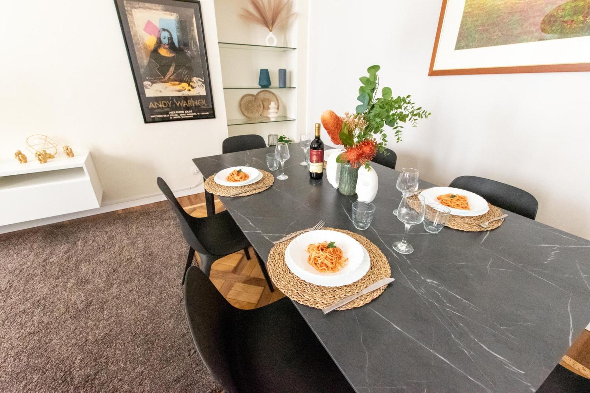 Luxury Apartment Near Duomo Italia 38 Милано Екстериор снимка